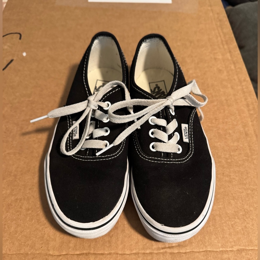 Kids Authentic black Vans 2.5